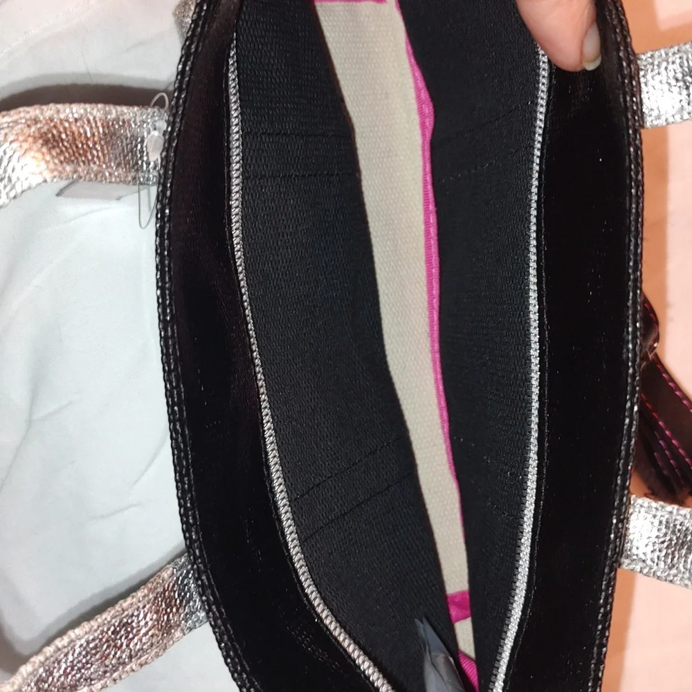 ❤️Victoria Secret Mini Tote Purse Bag Crossbody Silver Black Zippered NWT - Picture 5 of 12